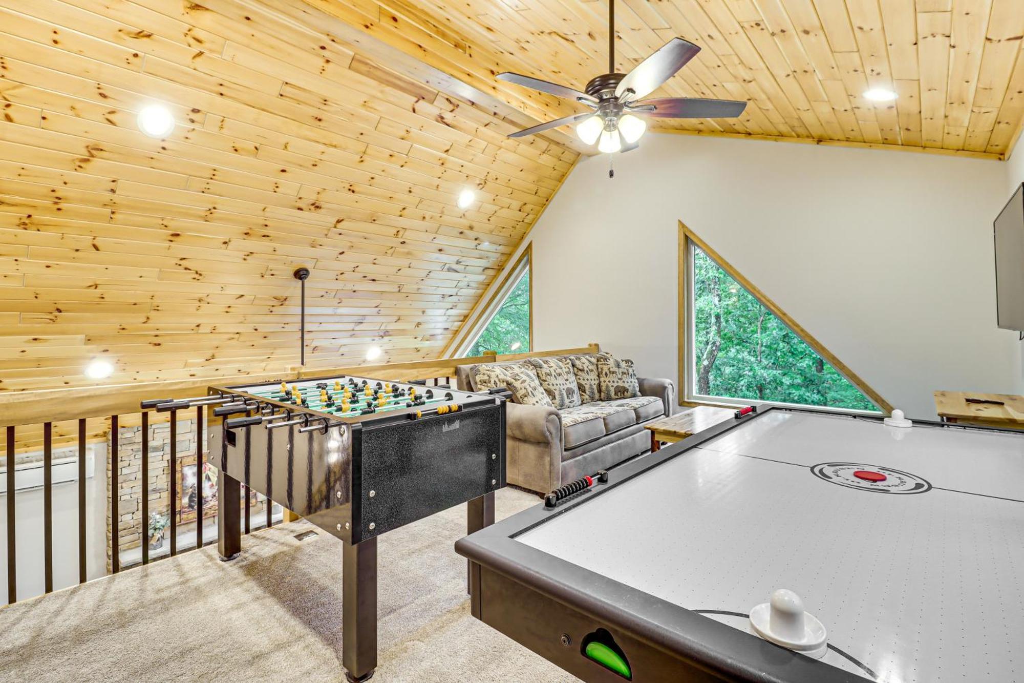 Spacious Pocono Cabin Games, Hot Tub, Lake Access Villa Albrightsville ภายนอก รูปภาพ