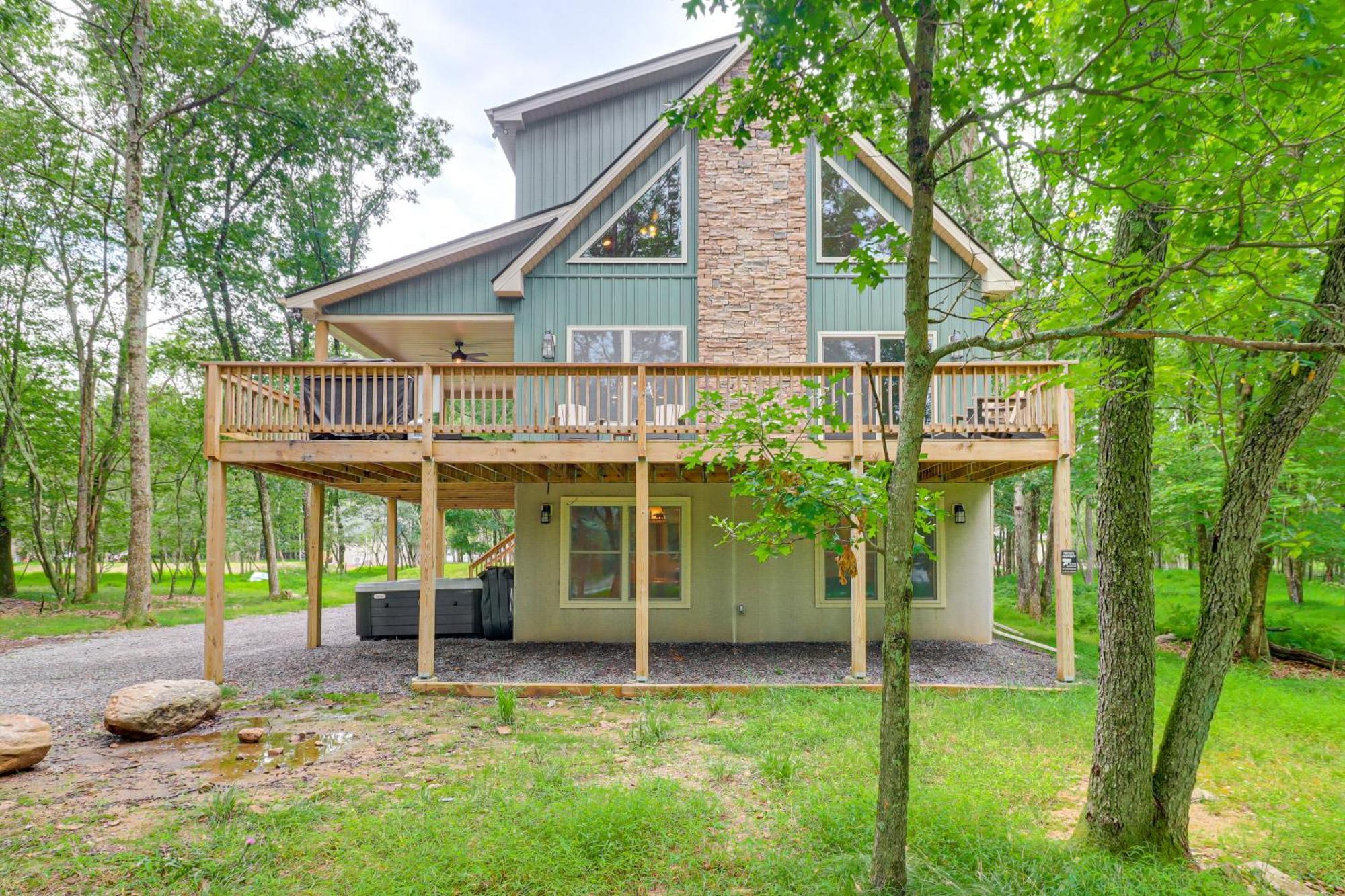 Spacious Pocono Cabin Games, Hot Tub, Lake Access Villa Albrightsville ภายนอก รูปภาพ