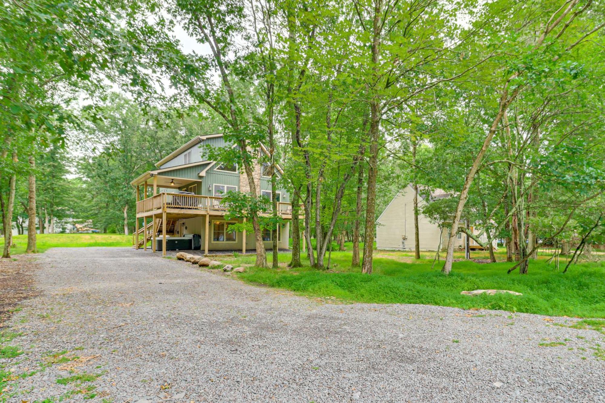 Spacious Pocono Cabin Games, Hot Tub, Lake Access Villa Albrightsville ภายนอก รูปภาพ