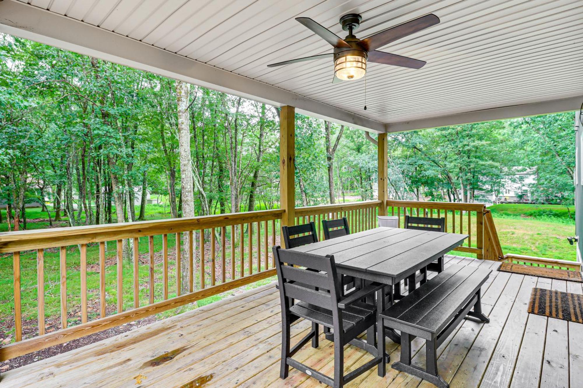 Spacious Pocono Cabin Games, Hot Tub, Lake Access Villa Albrightsville ภายนอก รูปภาพ