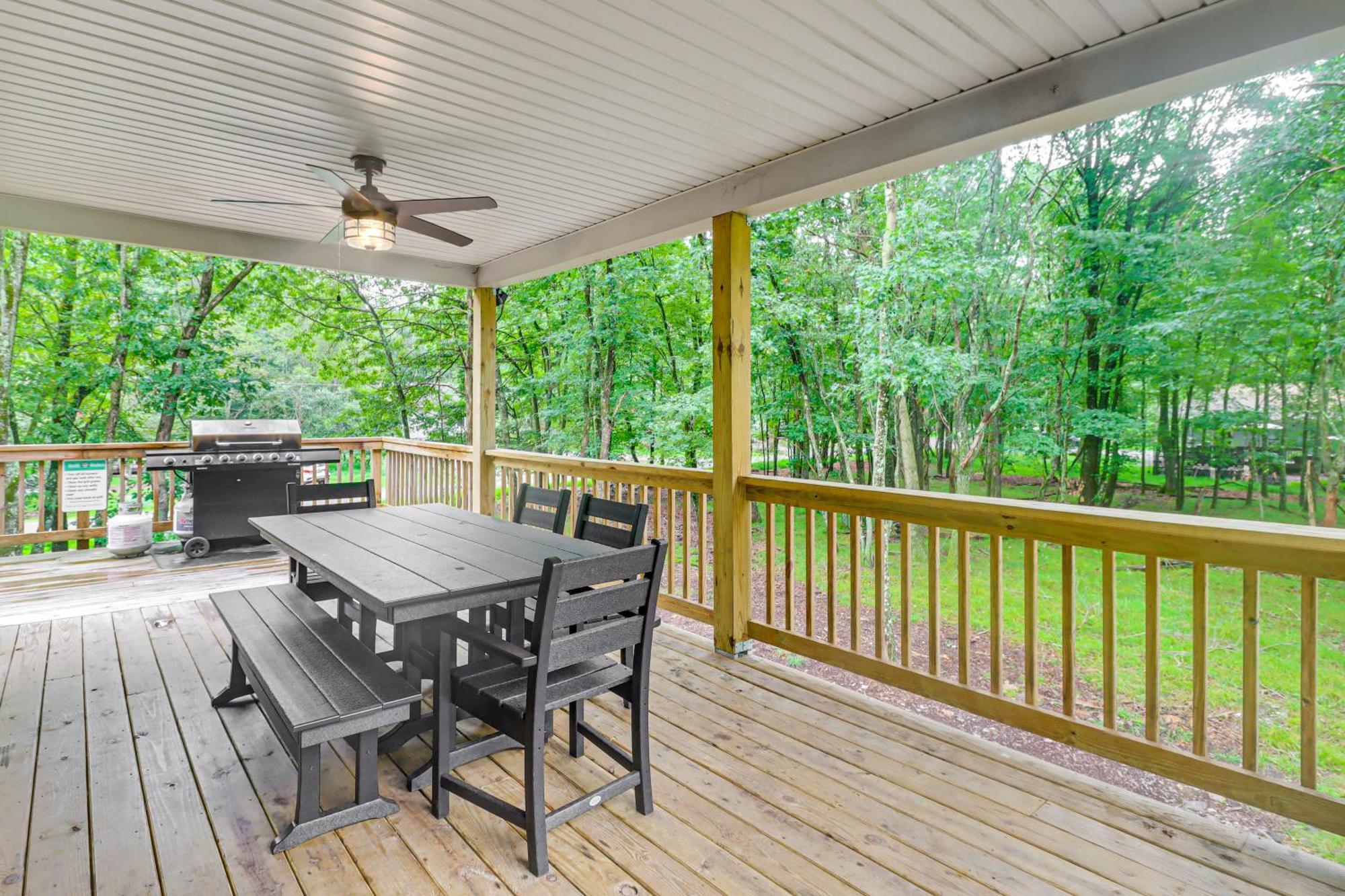 Spacious Pocono Cabin Games, Hot Tub, Lake Access Villa Albrightsville ภายนอก รูปภาพ