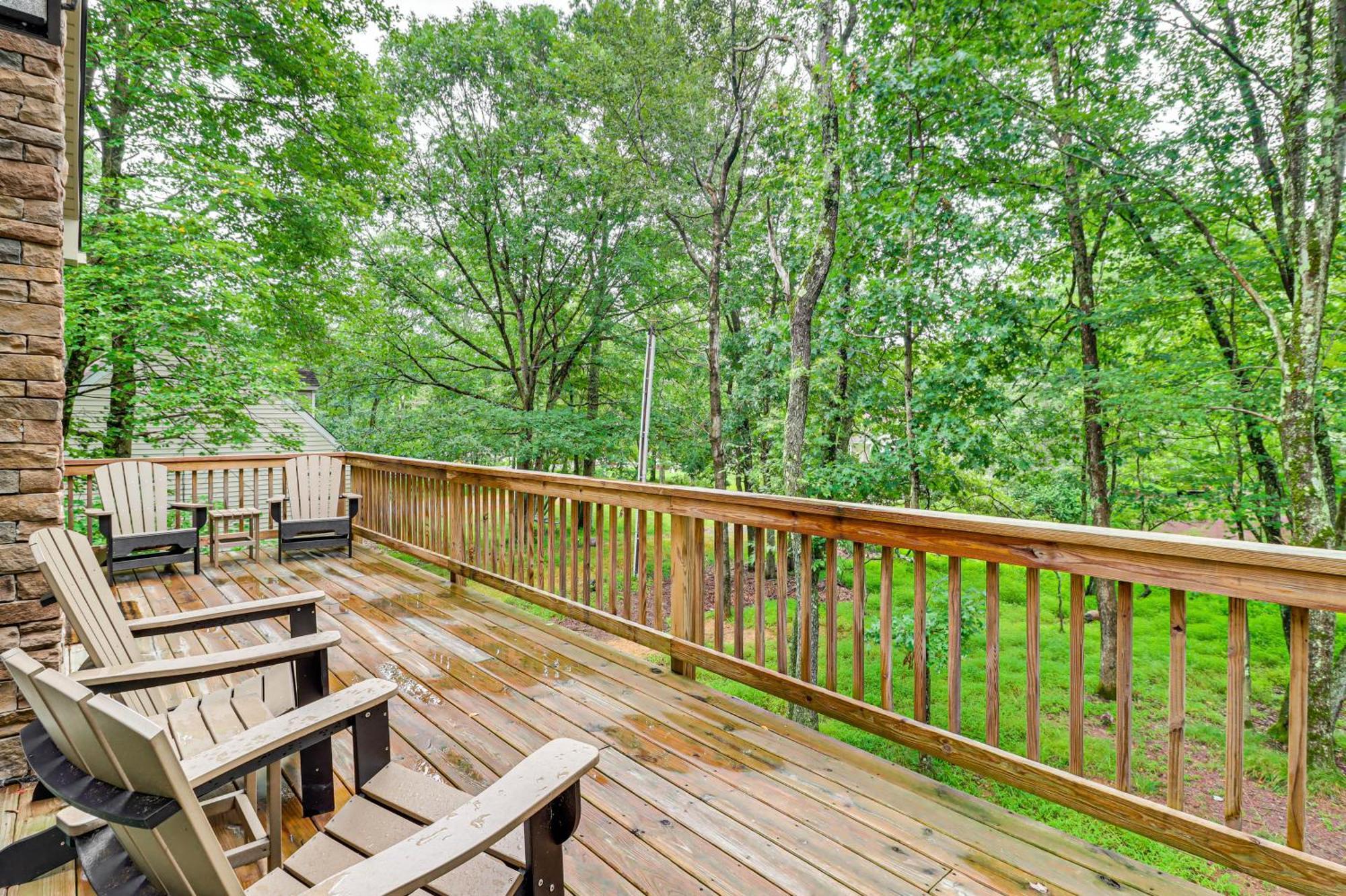 Spacious Pocono Cabin Games, Hot Tub, Lake Access Villa Albrightsville ภายนอก รูปภาพ