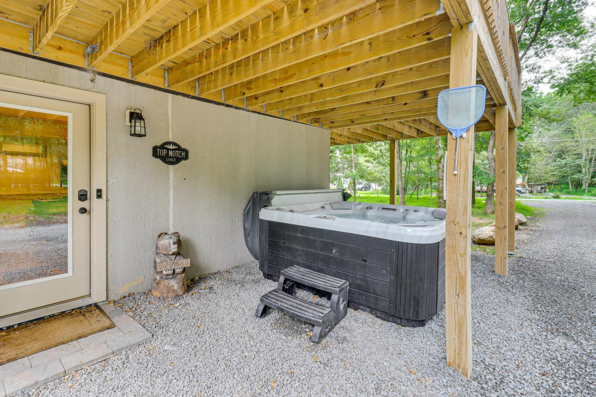 Spacious Pocono Cabin Games, Hot Tub, Lake Access Villa Albrightsville ภายนอก รูปภาพ